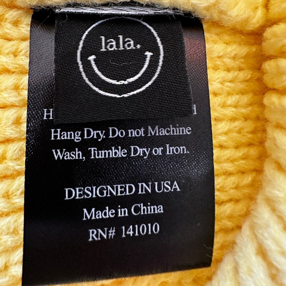 DRESSED IN LALA Grunge Chic Label Beanie in Butter - Color Yellow - One Size - Picture 5 of 6